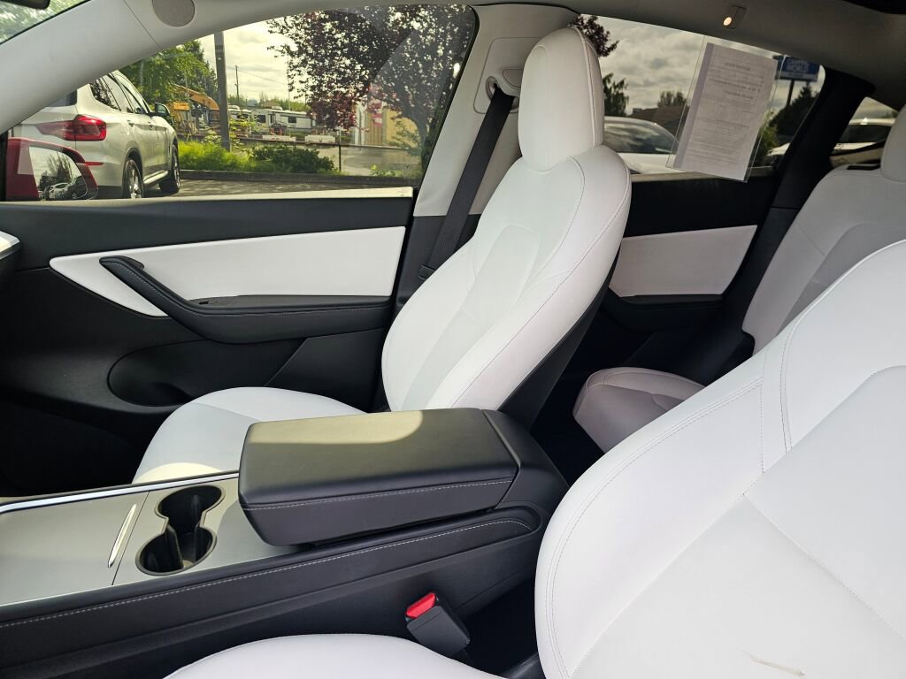 Used 2022 Tesla Model Y Performance AWD/4WD image 25