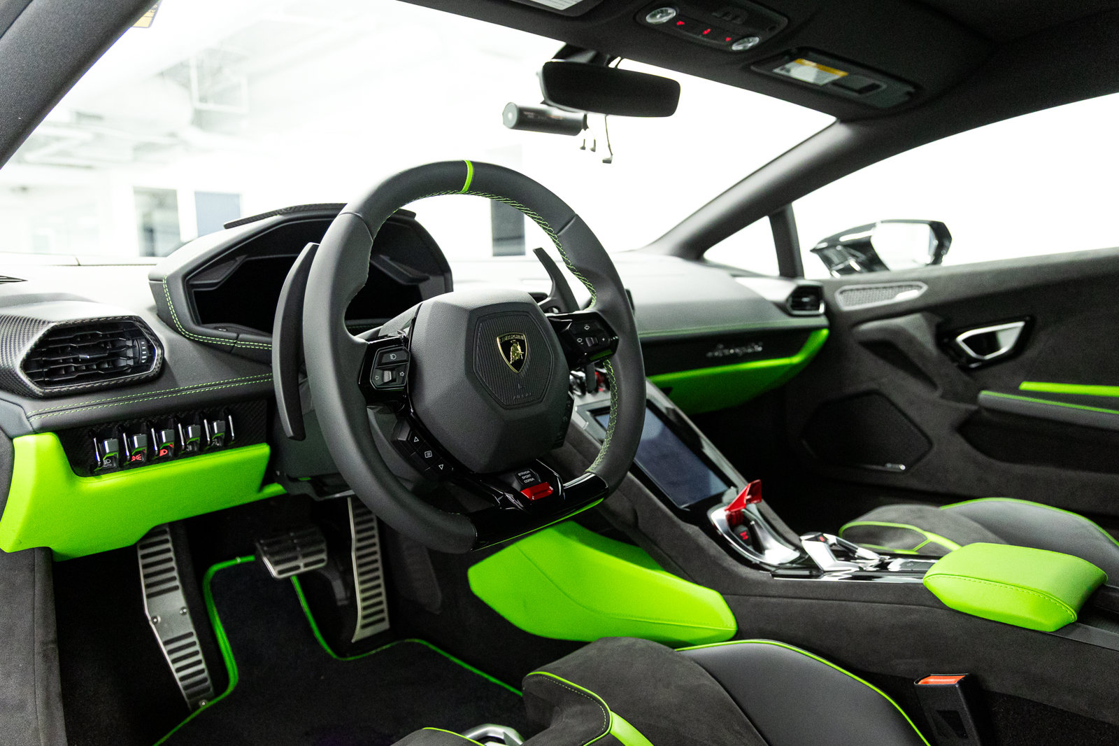 Used 2023 Lamborghini Huracan Tecnica RWD image 37