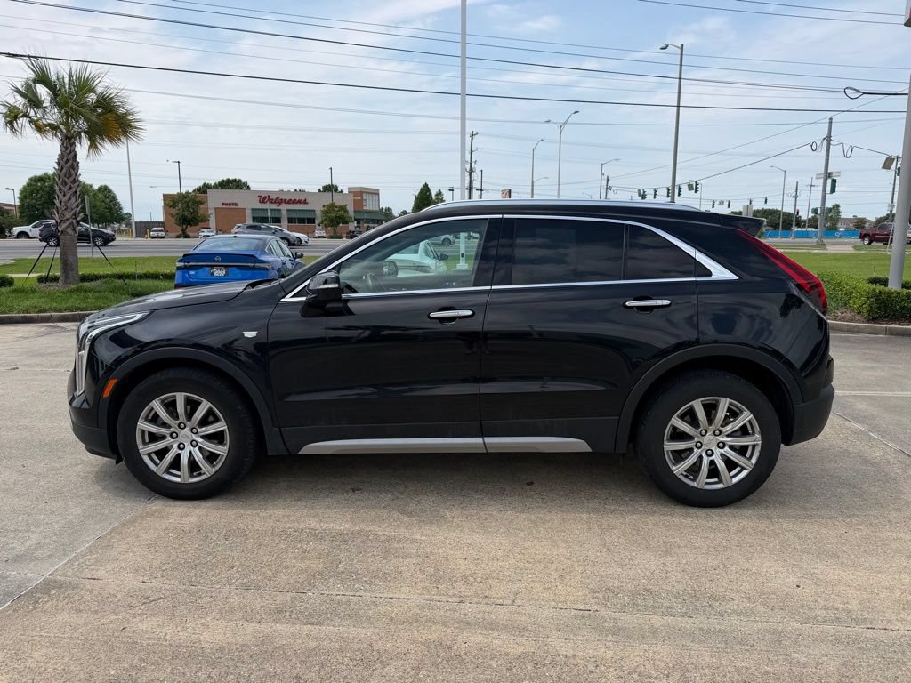 Used 2023 Cadillac XT4 Premium Luxury FWD image 2