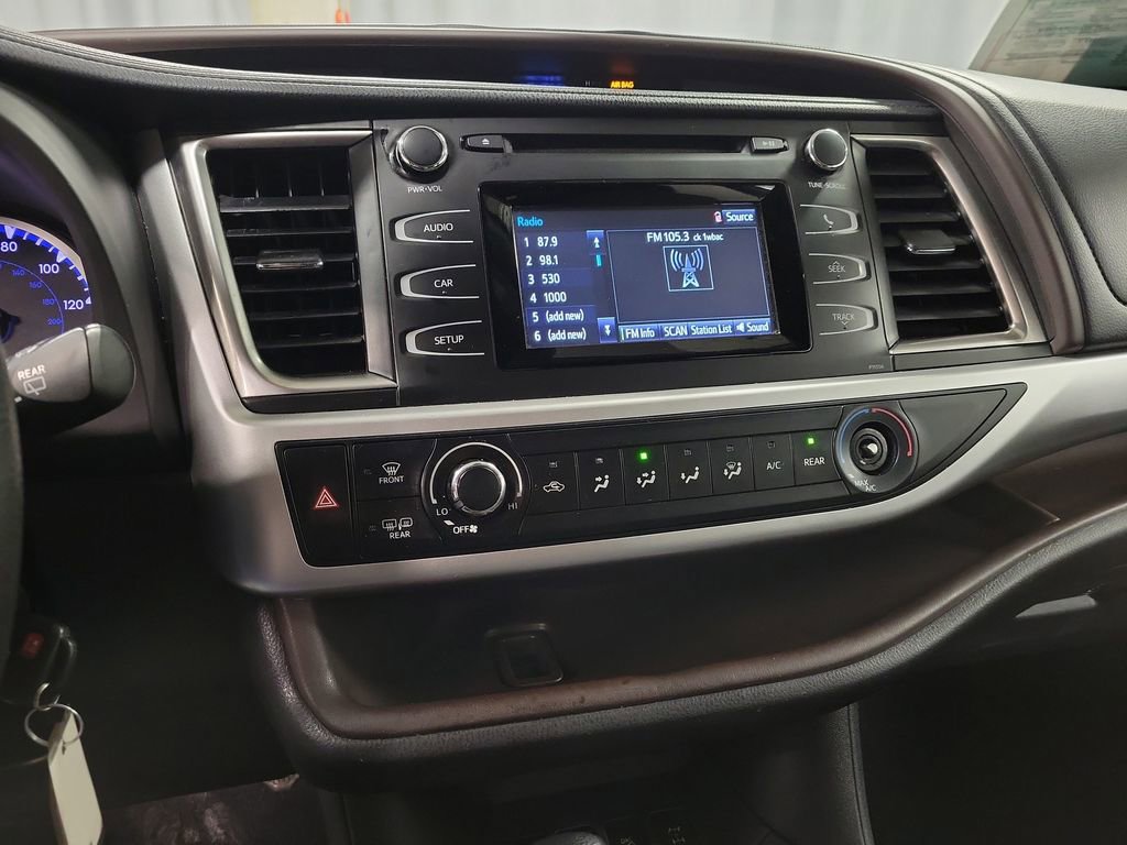 Used 2018 Toyota Highlander LE image 14