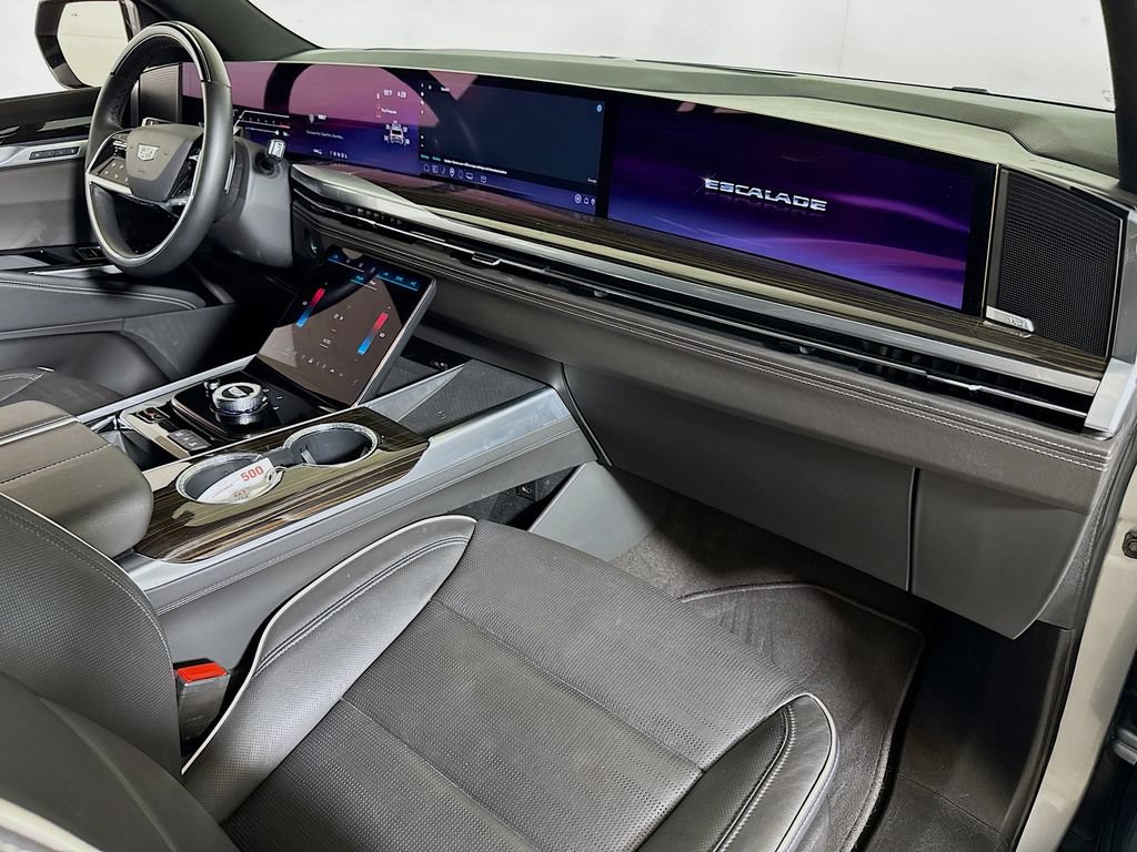 Certified 2025 Cadillac Escalade Premium Luxury AWD/4WD image 31