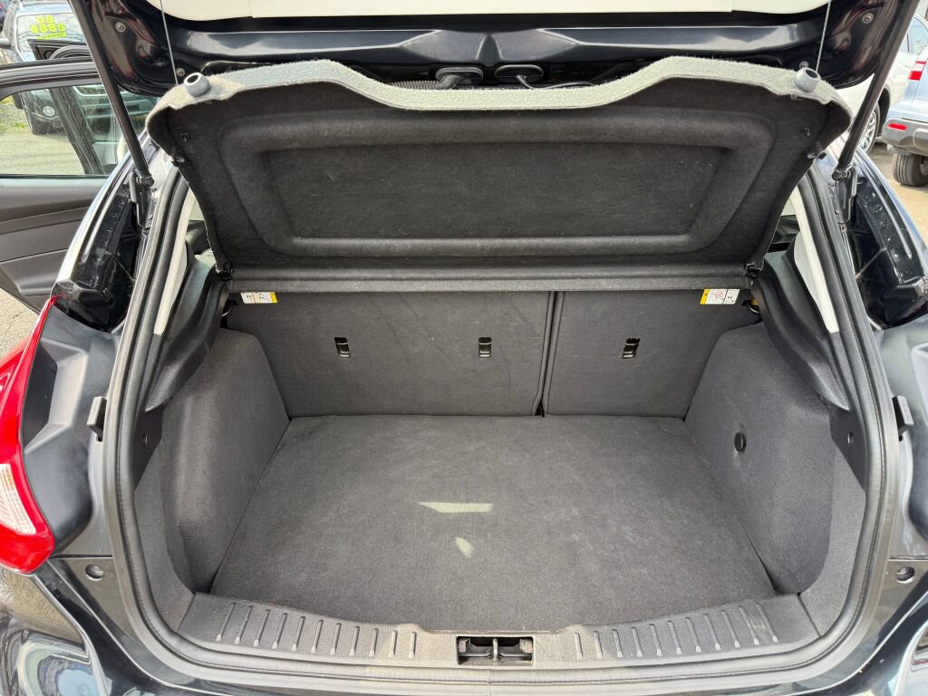 Used 2014 Ford Focus SE w/ SE Winter Package image 9