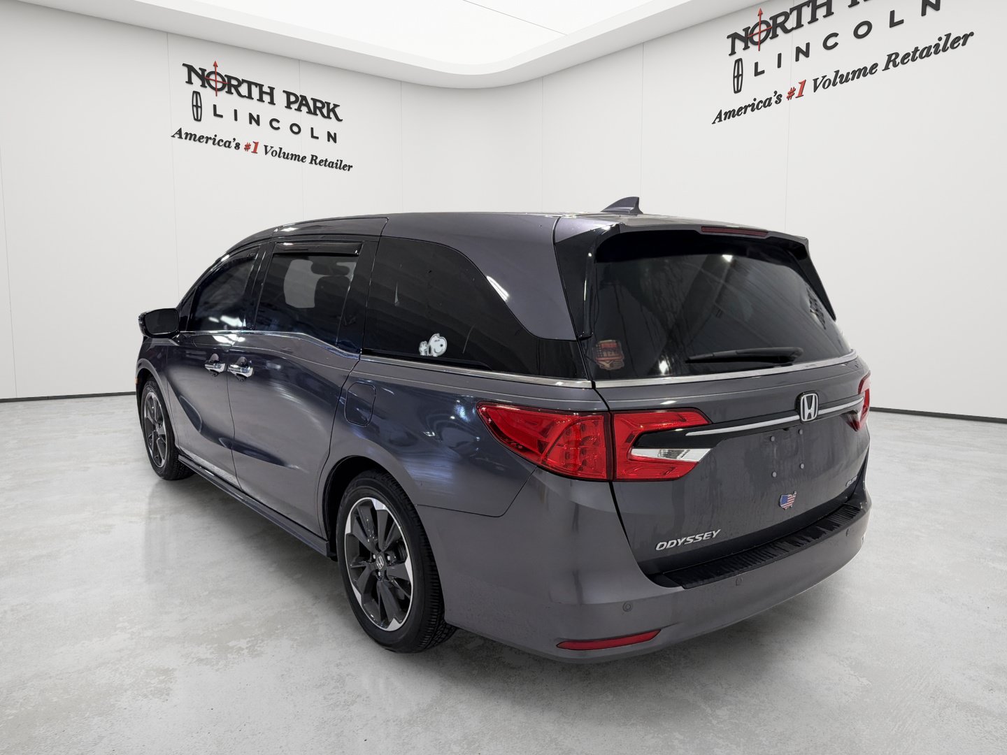 Used 2024 Honda Odyssey Elite image 3