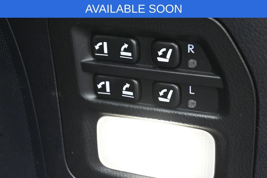 Used 2016 Lexus LX 570 4WD w/ Luxury Package image 39