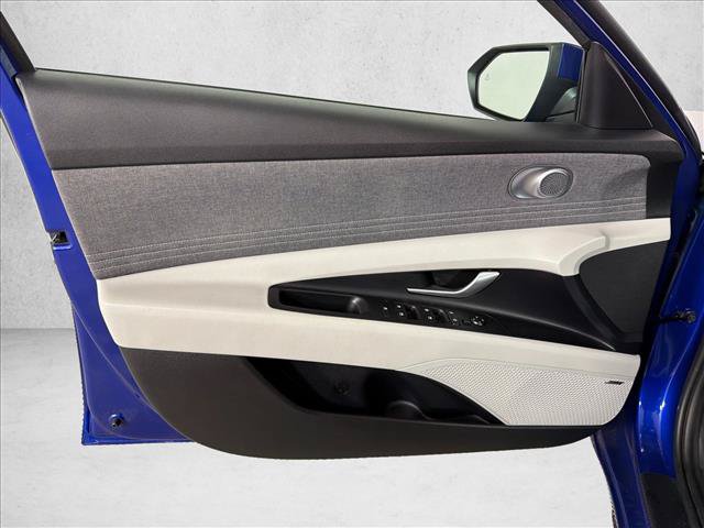 Used 2023 Hyundai Elantra Limited FWD image 12