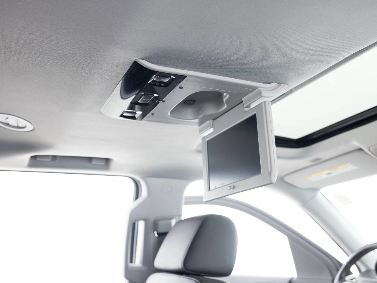 Used 2016 Chevrolet Suburban LTZ image 38