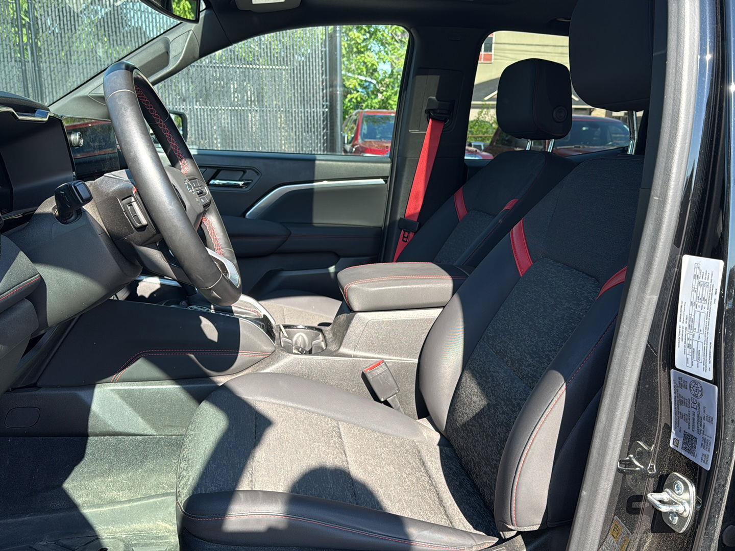 Used 2024 Chevrolet Colorado Z71 w/ Z71 Convenience Package 2 AWD/4WD image 9