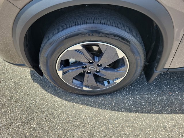 Used 2025 Nissan Rogue SV w/ SV Premium Package FWD image 5