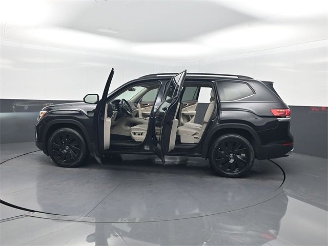 Used 2024 Volkswagen Atlas SE image 43