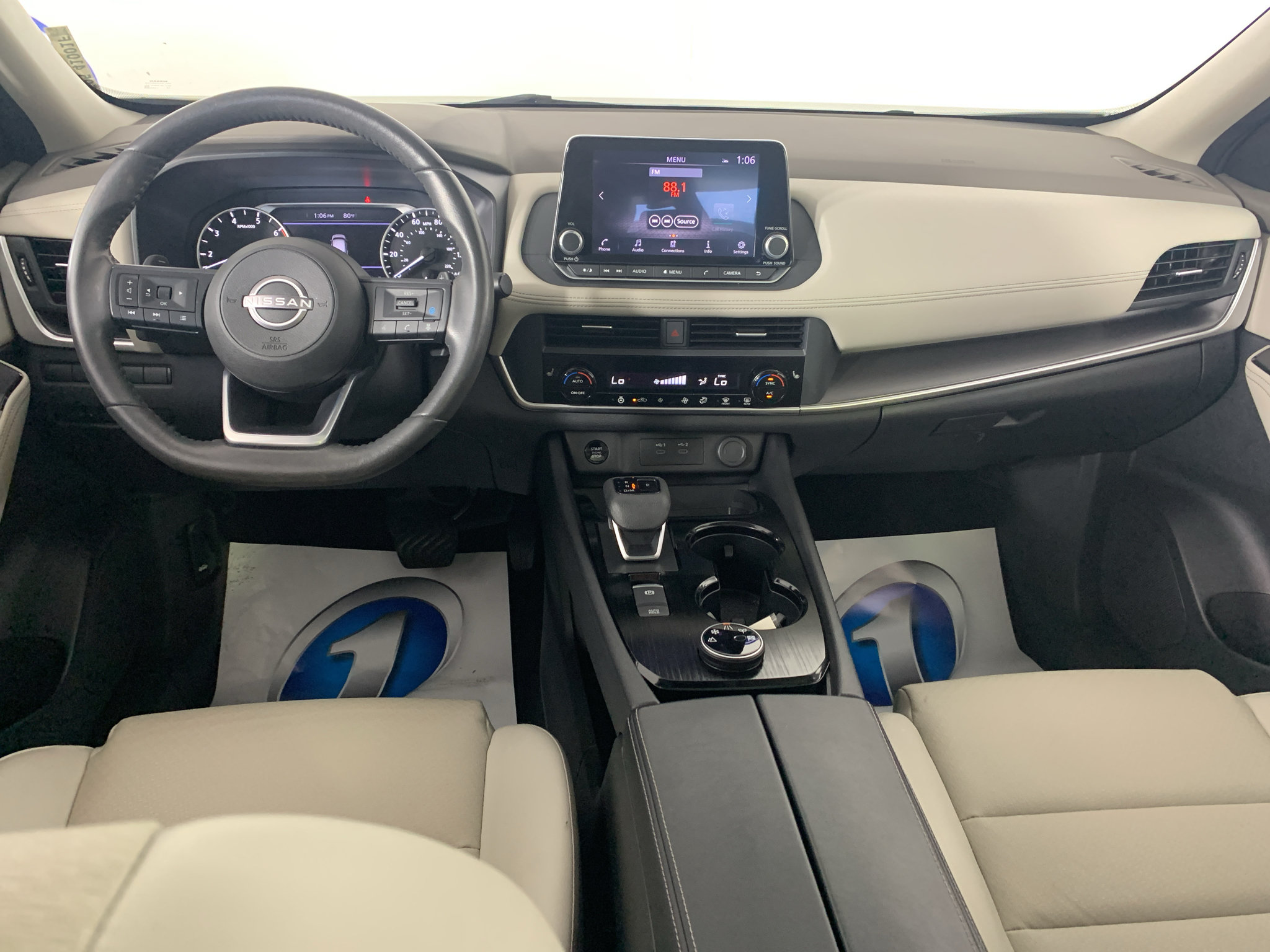 Used 2024 Nissan Rogue SV w/ SV Premium Package AWD/4WD image 32