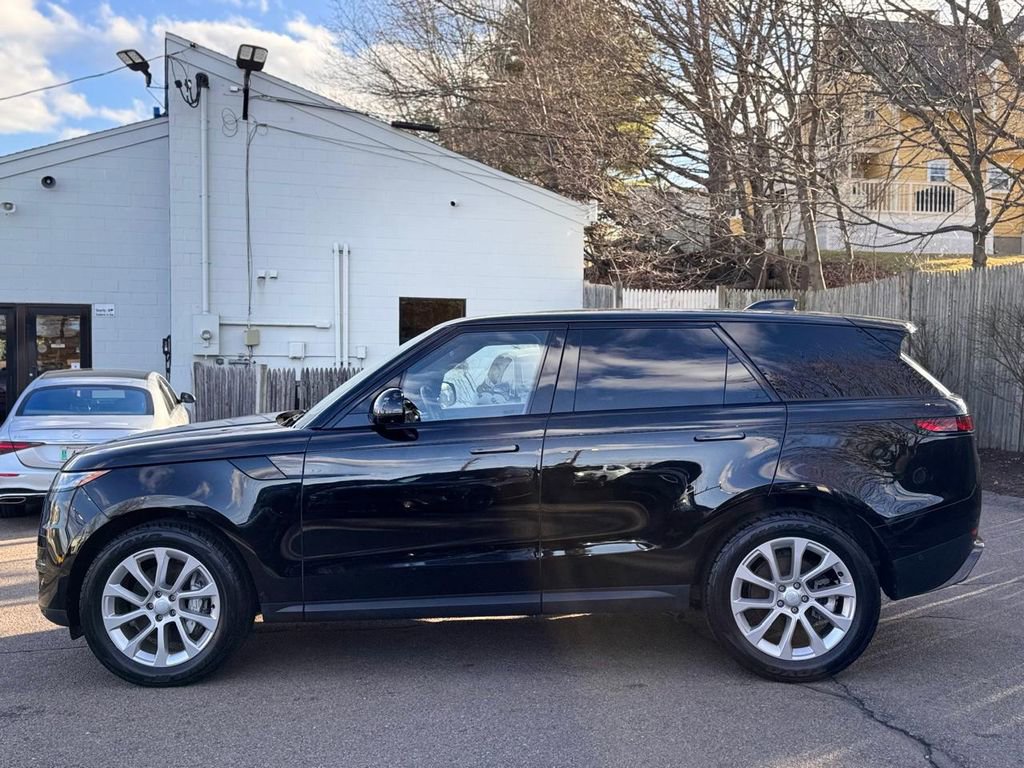 Used 2025 Land Rover Range Rover Sport SE image 3