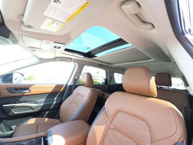 Used 2025 Nissan Pathfinder Platinum w/ Cargo Package image 14