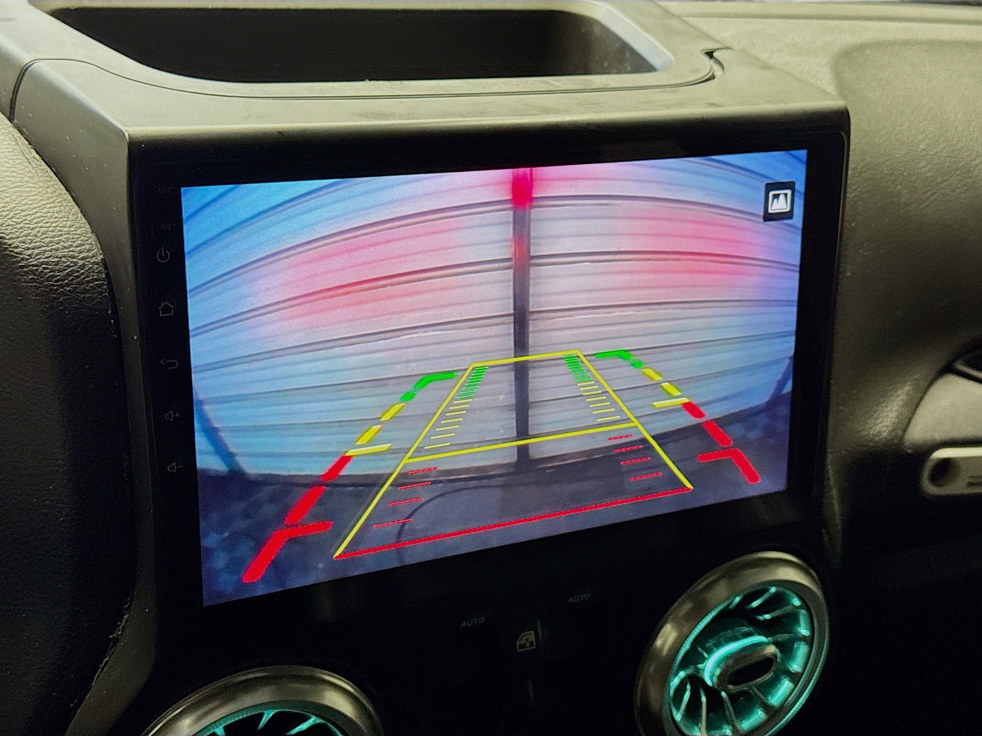 Used 2015 Jeep Wrangler Unlimited Sahara image 9