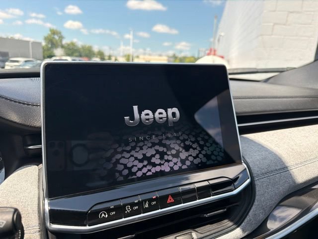 Used 2024 Jeep Compass Latitude AWD/4WD image 42