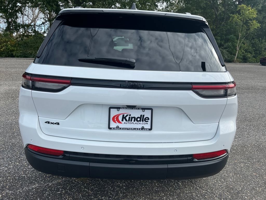 New 2025 Jeep Grand Cherokee Altitude AWD/4WD image 27