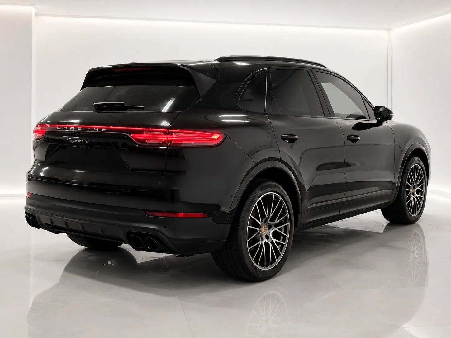 Used 2023 Porsche Cayenne S Platinum AWD/4WD image 3