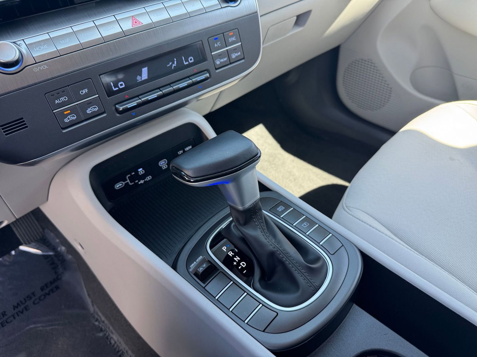 Used 2025 Hyundai Kona SEL image 42