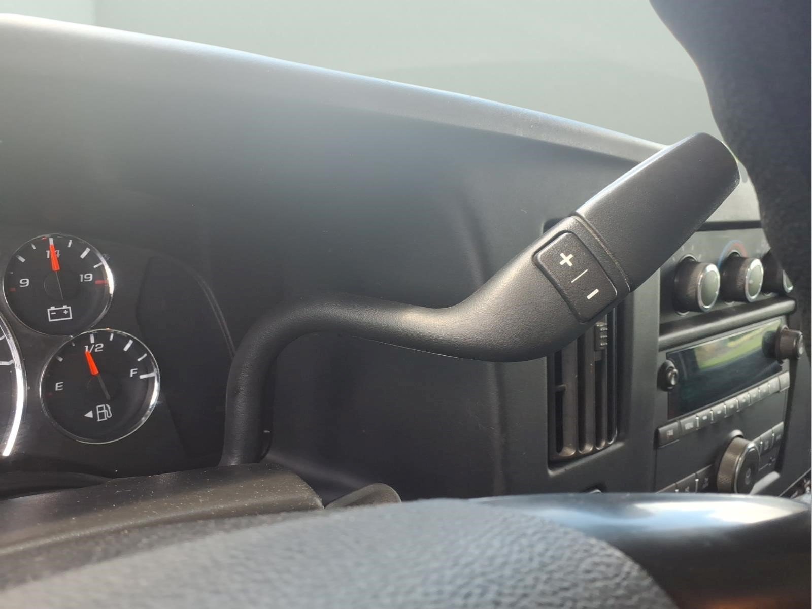 Used 2015 Chevrolet Express 2500 RWD image 18