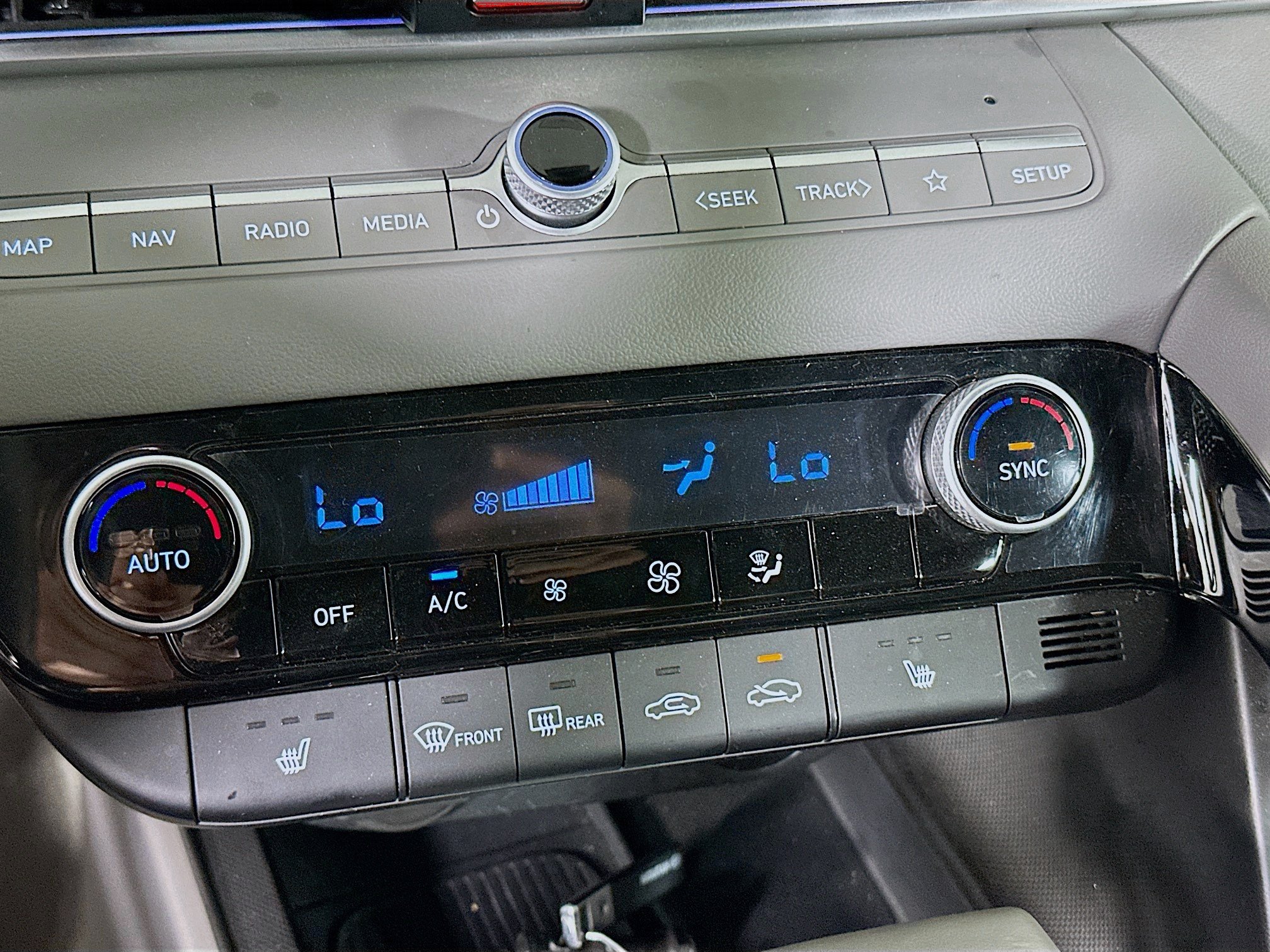 Used 2025 Hyundai Elantra SEL FWD image 24