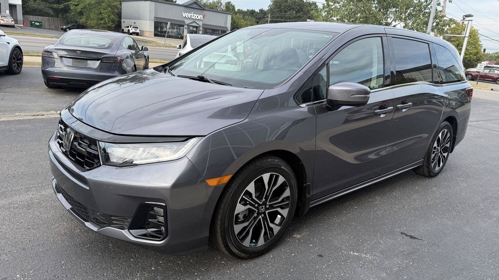 Used 2026 Honda Odyssey Elite image 6