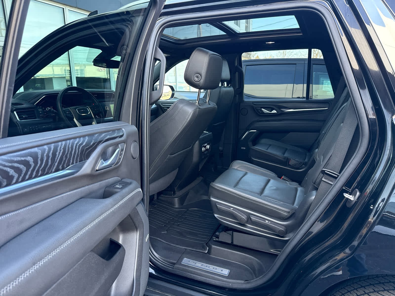 Used 2022 GMC Yukon Denali AWD/4WD image 24