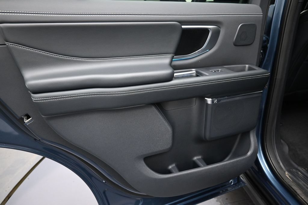 New 2027 Ford Expedition Platinum w/ Stealth Appearance Package RWD image 31