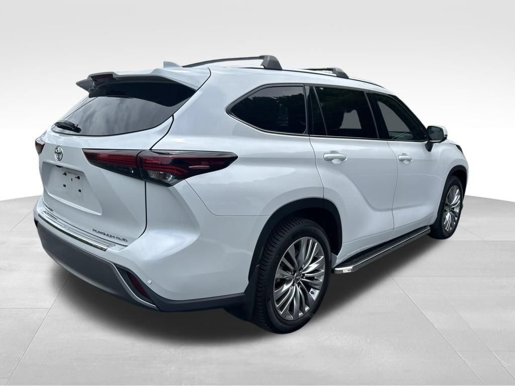 Certified 2024 Toyota Highlander Platinum AWD/4WD image 5