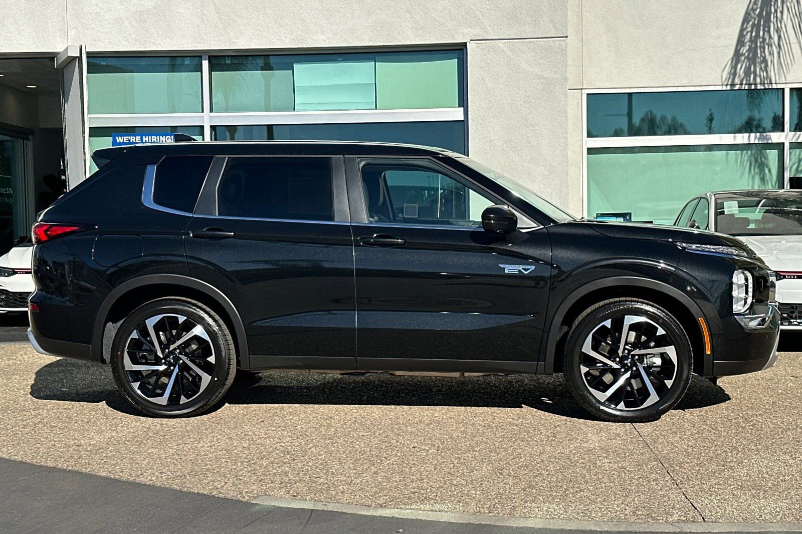 New 2025 Mitsubishi Outlander SE image 3