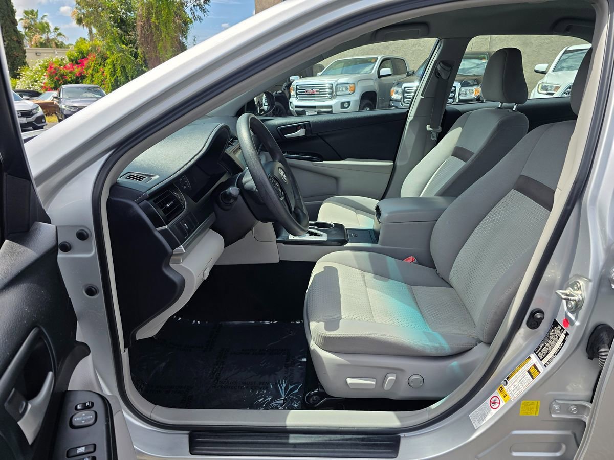 Used 2014 Toyota Camry LE FWD image 15