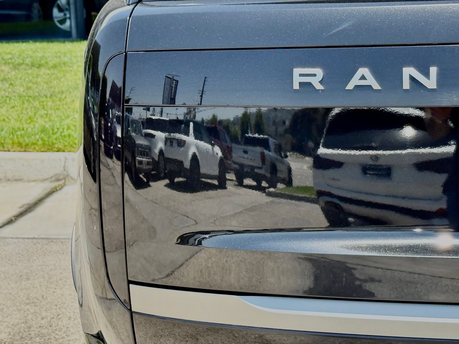 Used 2024 Land Rover Range Rover SE AWD/4WD image 11