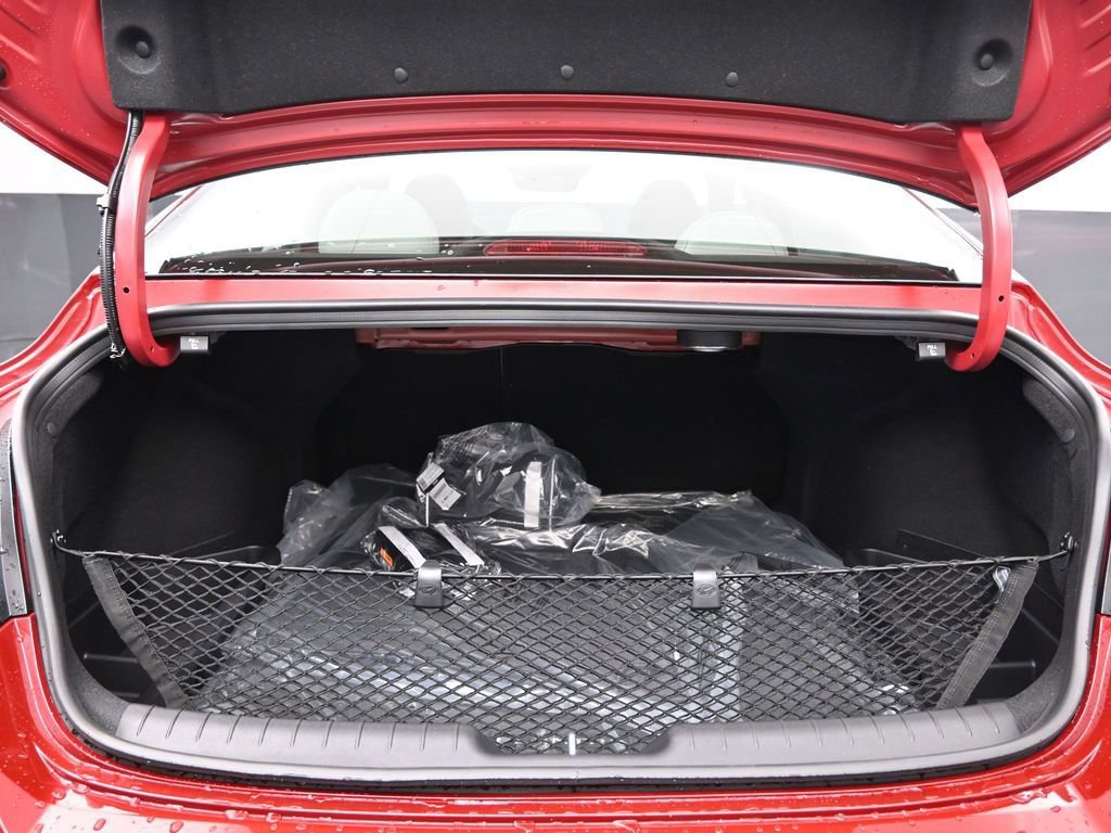 New 2025 Hyundai Elantra Limited image 31