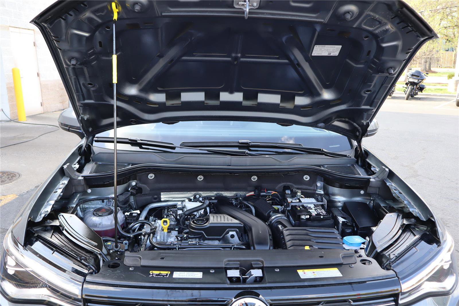 Certified 2025 Volkswagen Taos SE w/ Panoramic Sunroof Package image 10