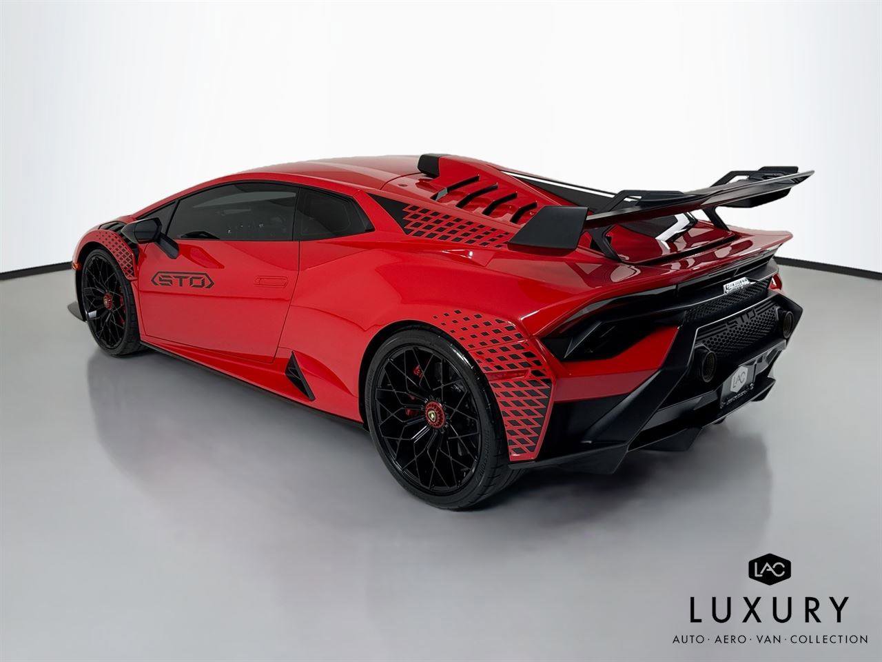 Used 2022 Lamborghini Huracan STO RWD image 8