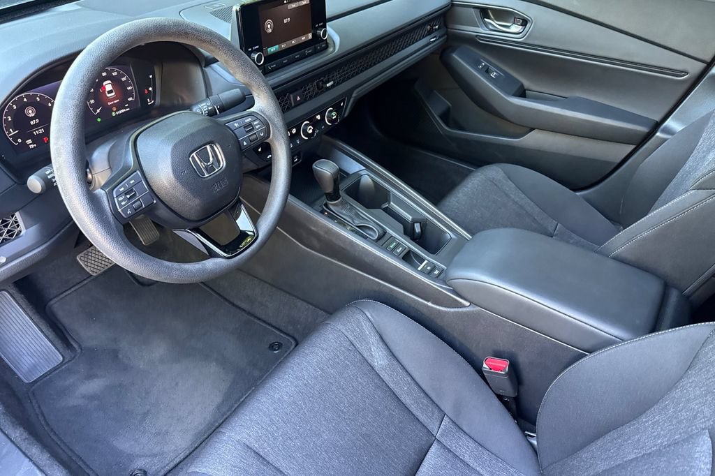 Certified 2025 Honda Accord SE image 3