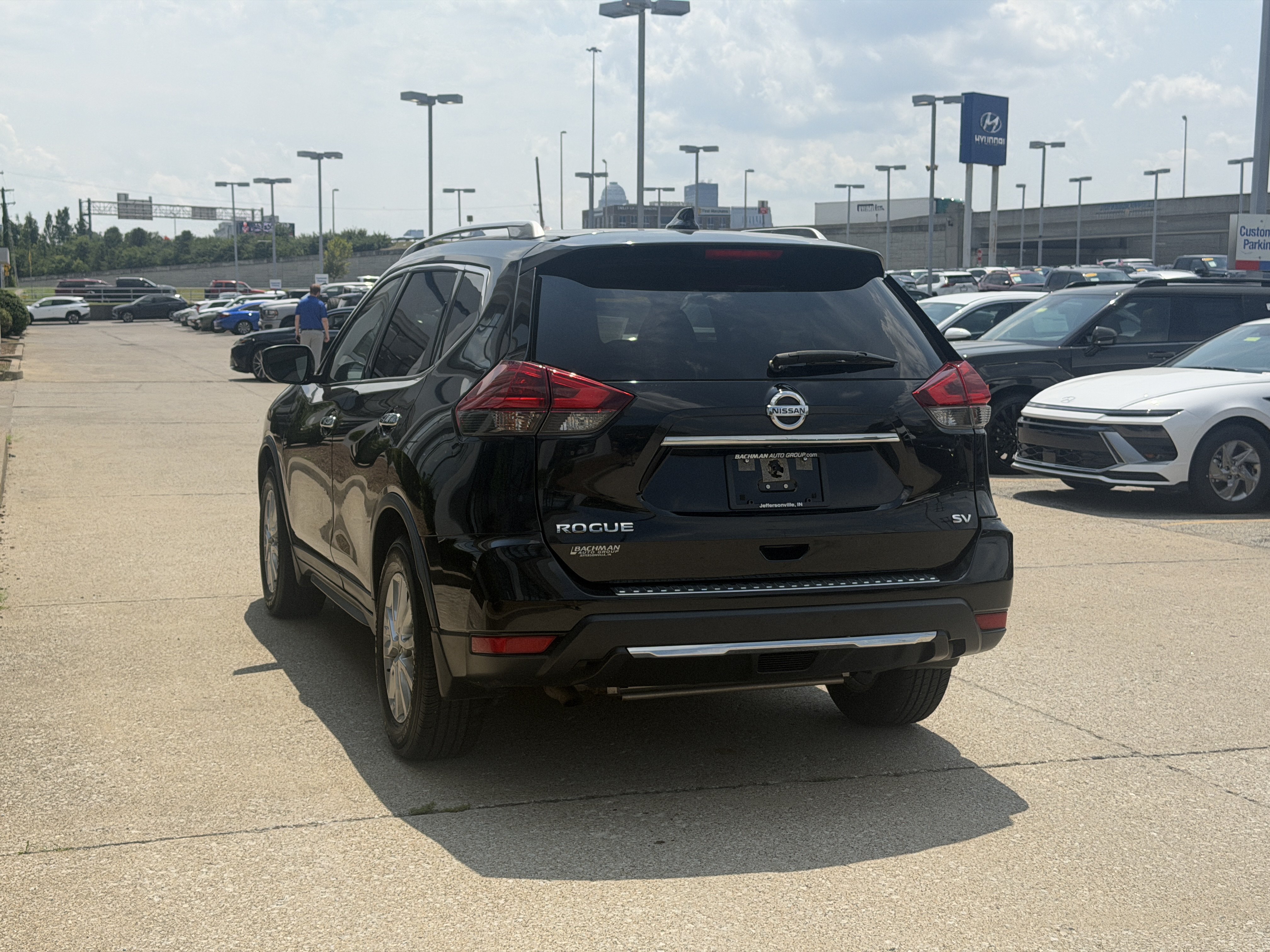 Used 2018 Nissan Rogue SV FWD image 7