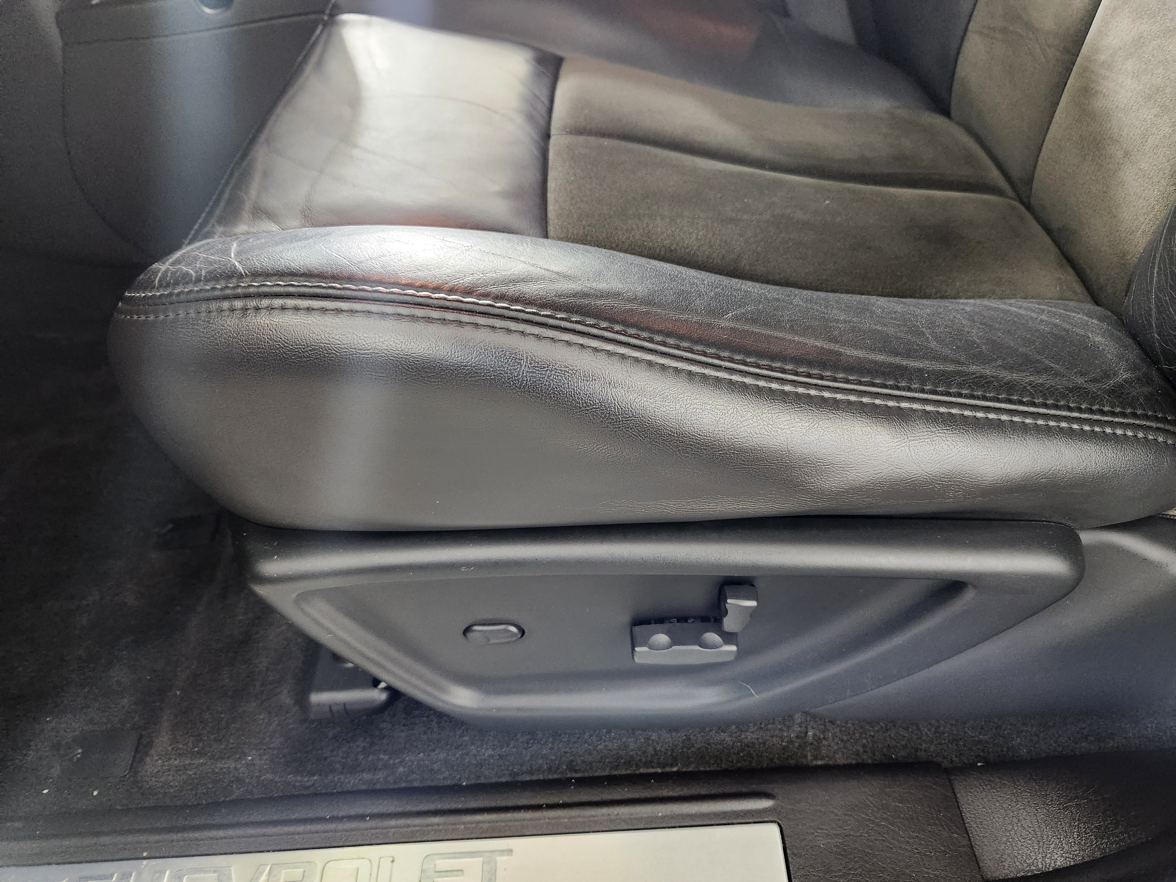 Used 2008 Chevrolet TrailBlazer SS w/ Sun And 6-Disc Cd Package image 13