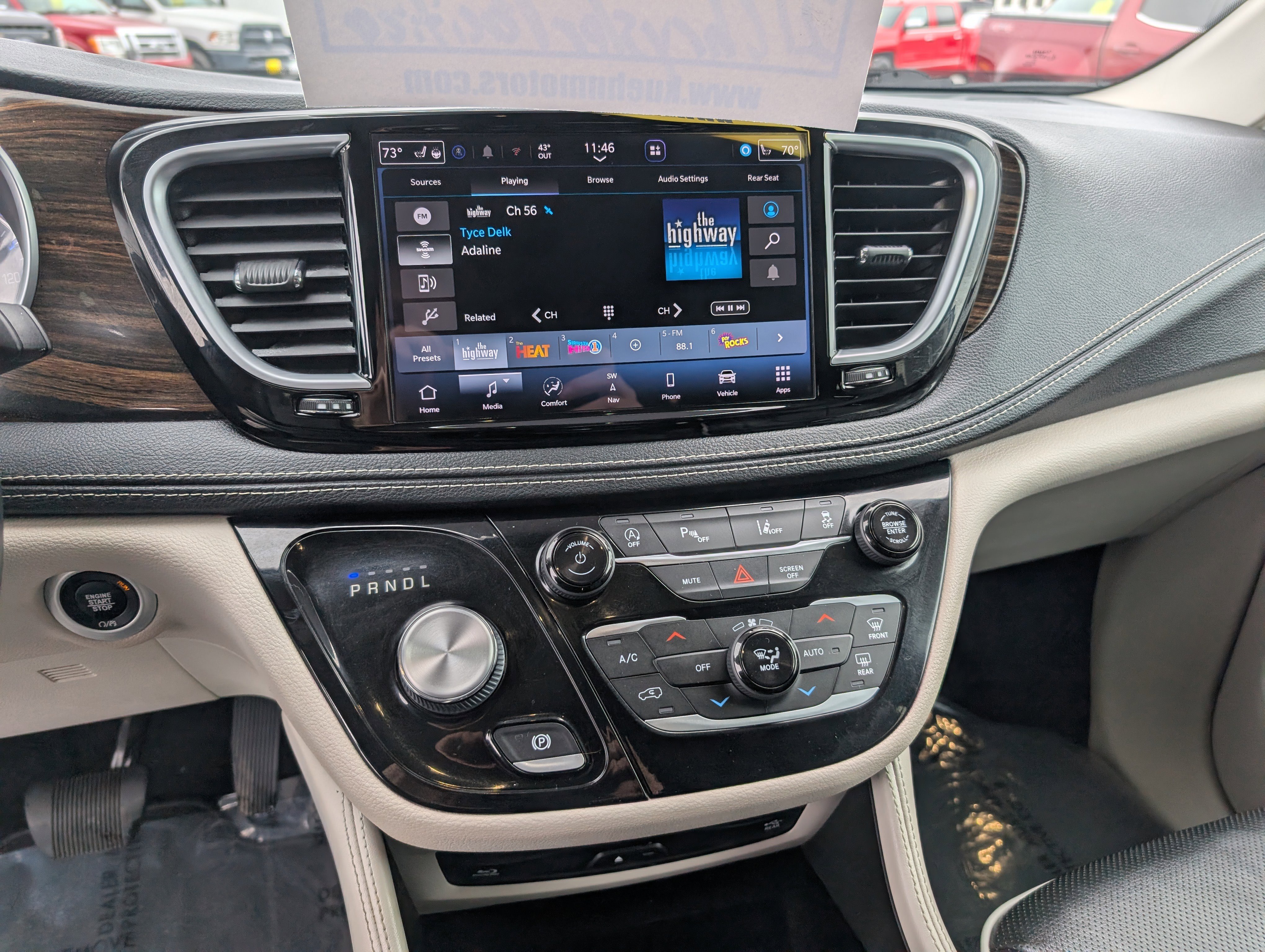 Used 2021 Chrysler Pacifica Limited w/ Uconnect Theater Family Group image 19