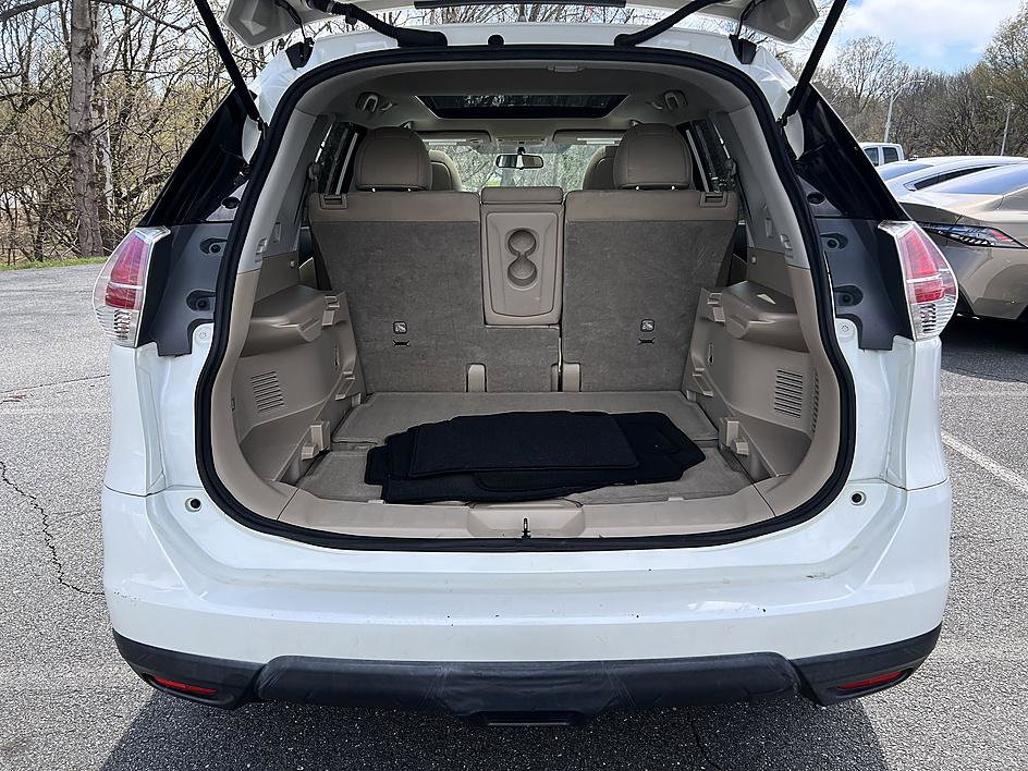 Used 2015 Nissan Rogue SV w/ SV Moonroof Package image 30