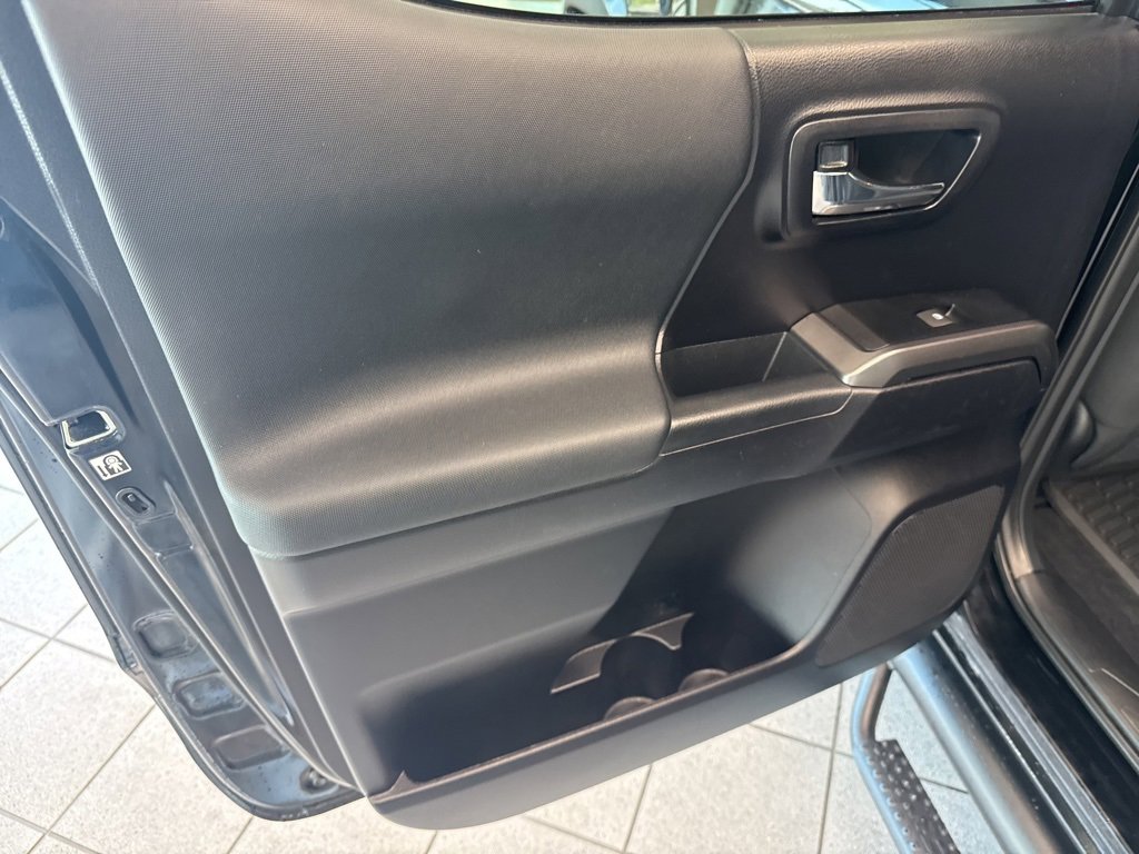 Used 2020 Toyota Tacoma TRD Off-Road image 14
