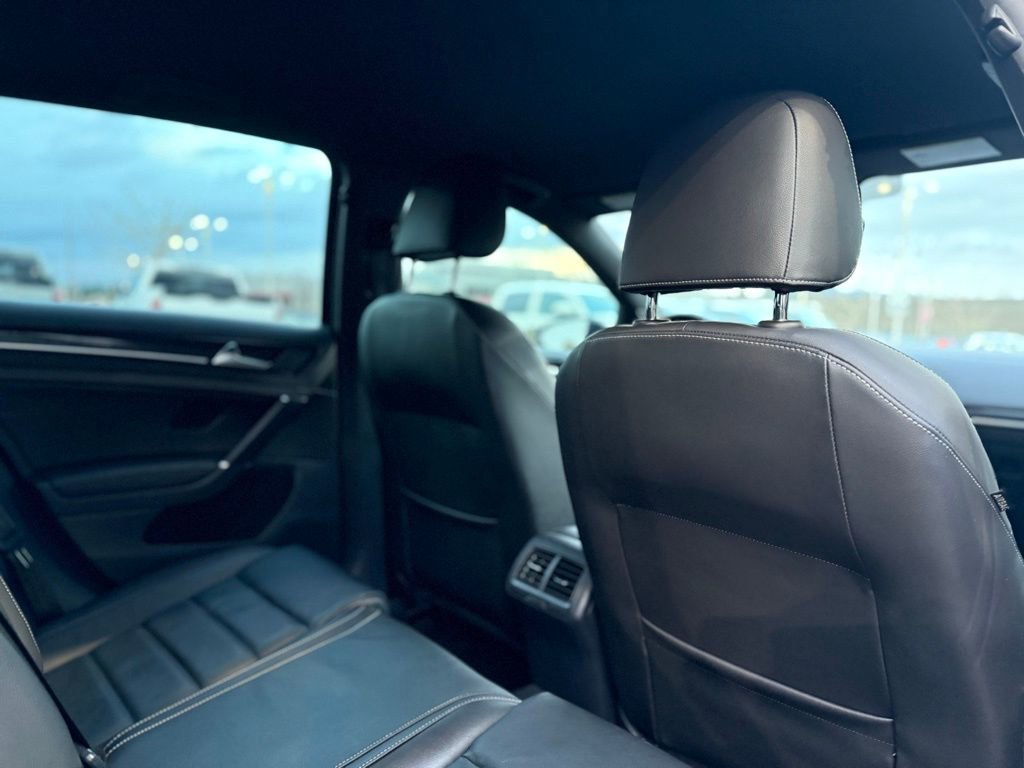 Used 2017 Volkswagen Golf R 4-Door image 18