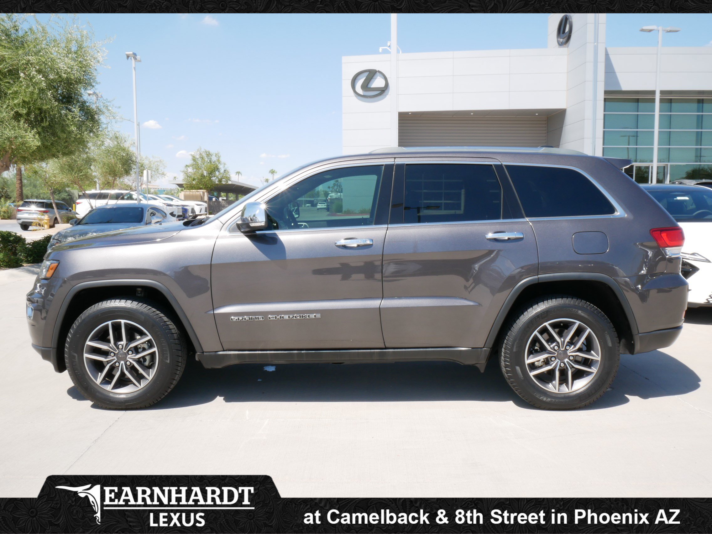 Used 2020 Jeep Grand Cherokee Limited w/ Luxury Group II RWD image 2