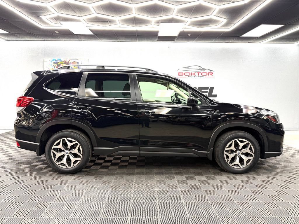 Used 2020 Subaru Forester Premium AWD/4WD image 16