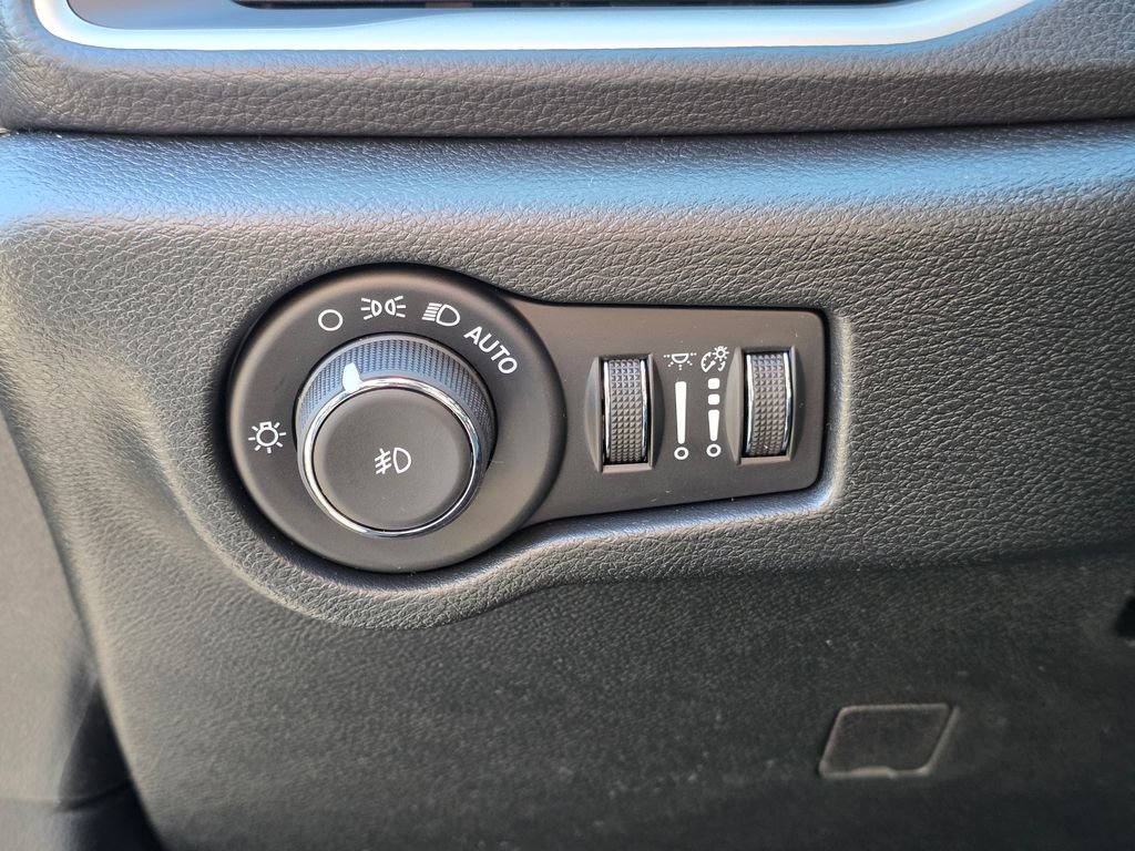 New 2026 Chrysler Pacifica Select image 13