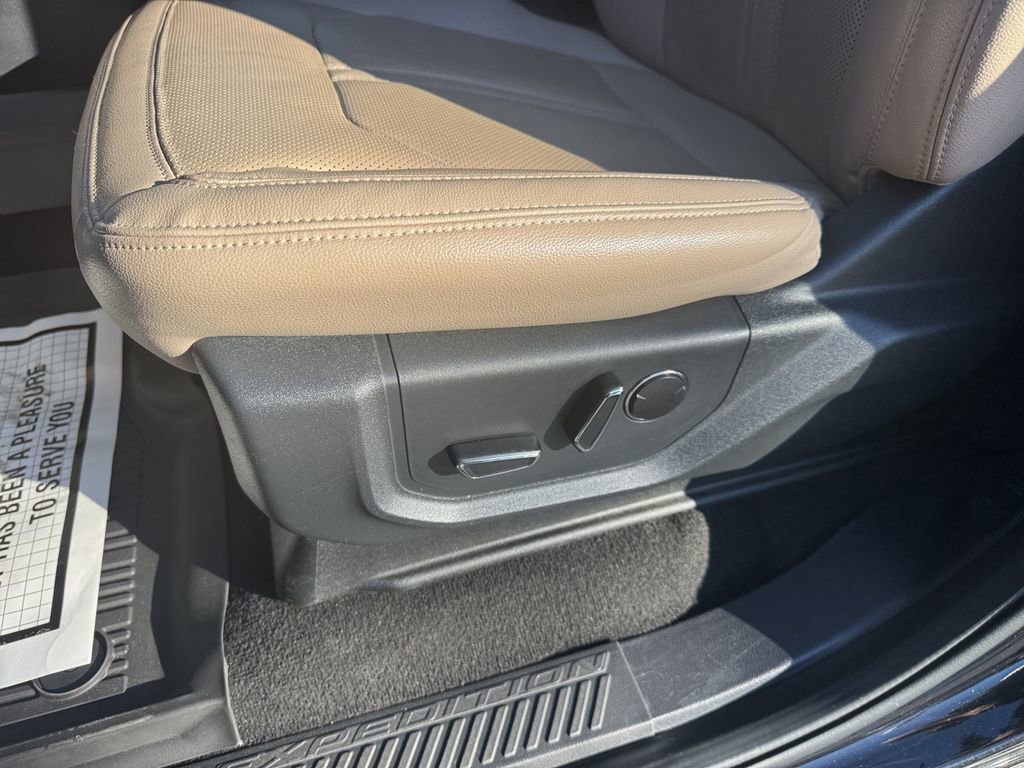 Certified 2024 Ford Expedition Limited image 33