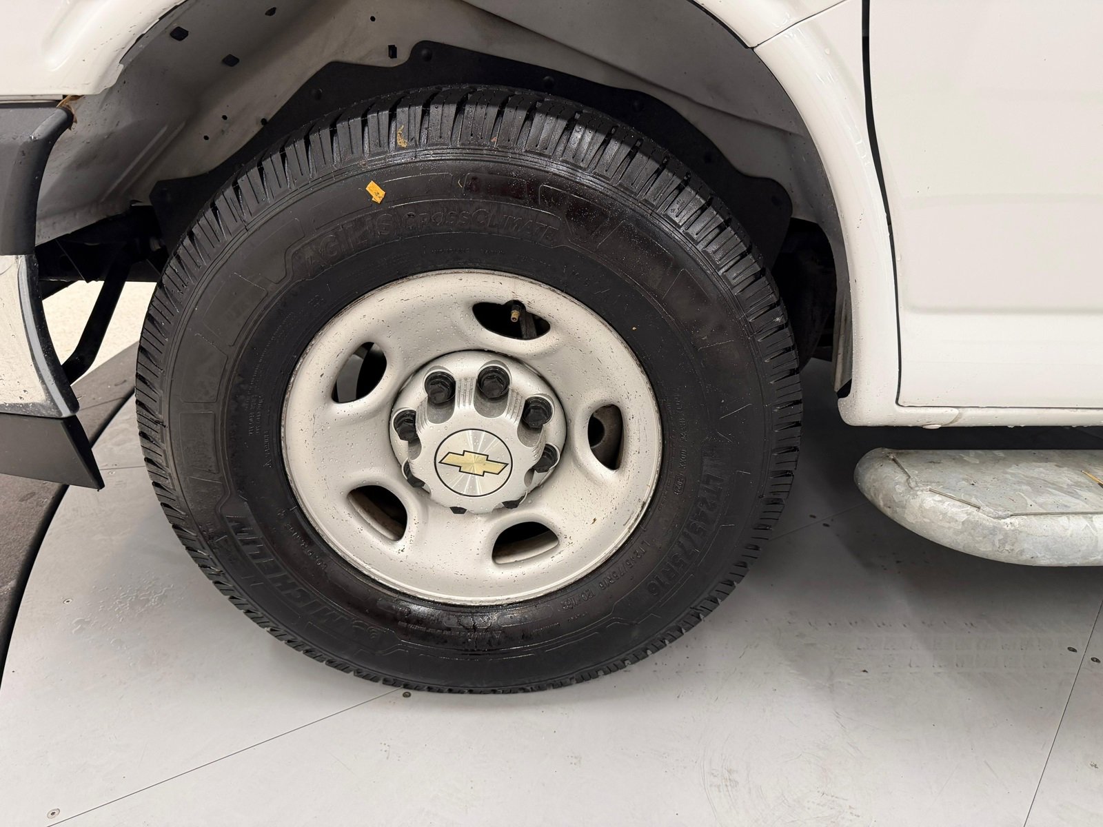 Used 2023 Chevrolet Express 2500 w/ Driver Convenience Package image 32