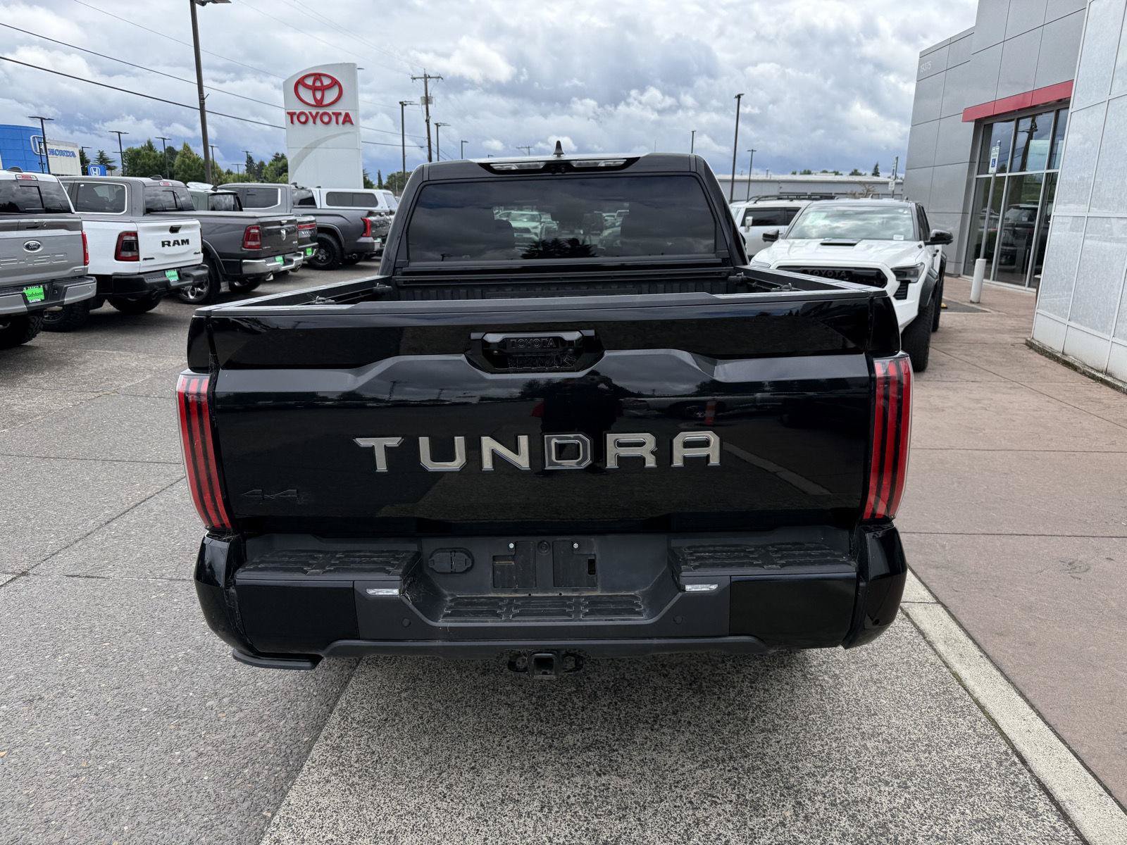 Used 2024 Toyota Tundra Platinum AWD/4WD image 4