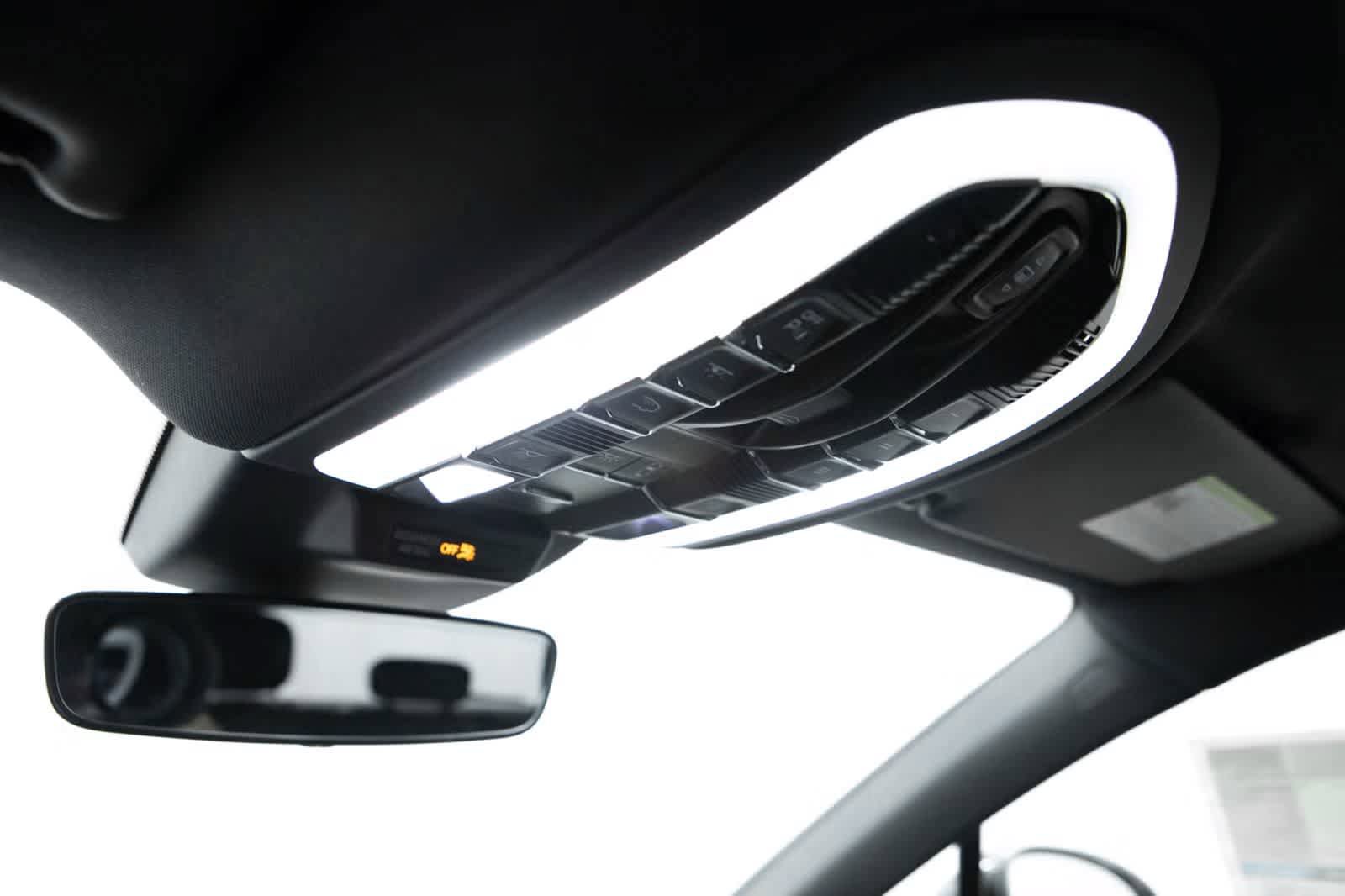 Certified 2026 Porsche Macan Turbo AWD/4WD image 31
