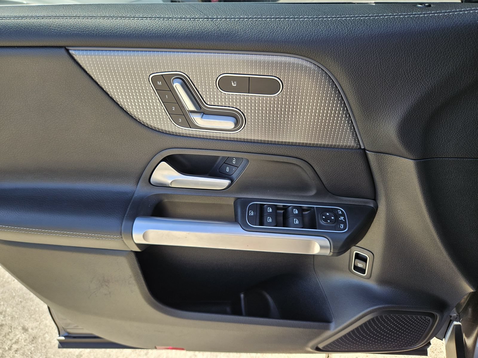 Used 2021 Mercedes-Benz GLB 250 w/ Premium Package image 14