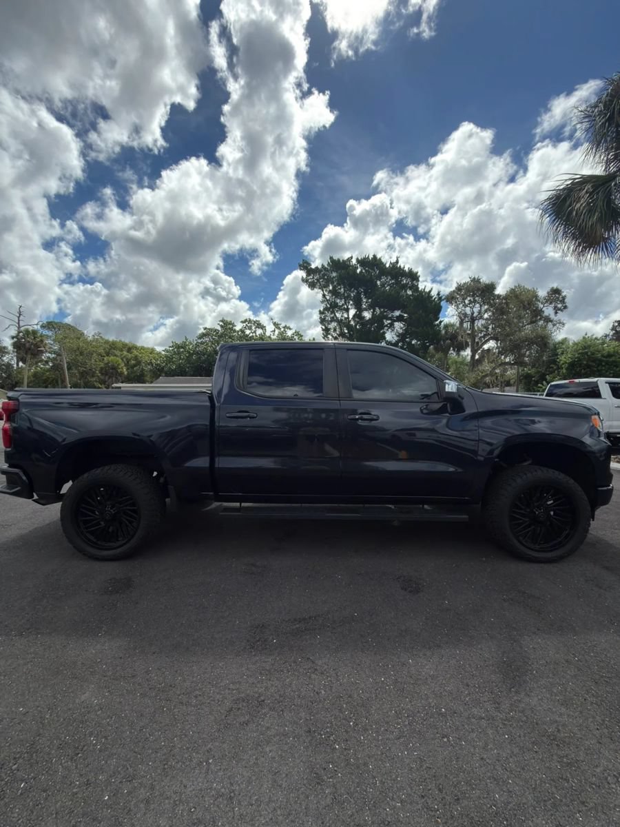 Used 2022 Chevrolet Silverado 1500 LT AWD/4WD image 4