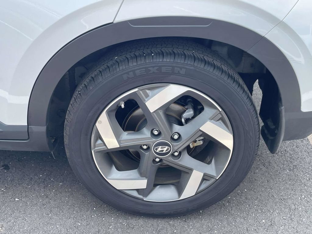 Certified 2025 Hyundai Venue SEL FWD image 28